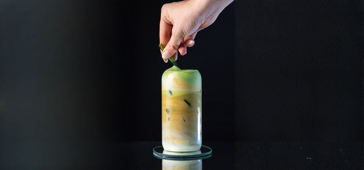 Iced Latte Macchiato mit Vanilla Matcha Cold Foam