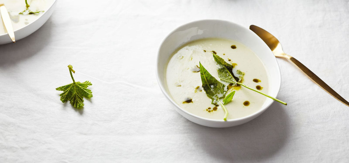 Kohlrabi-Kokos-Suppe mit Matcha