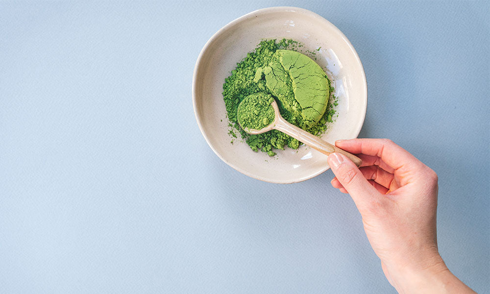 Matcha mit Löffel