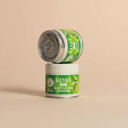Zwei KISSA Matcha Basic Dosen aufeinander
