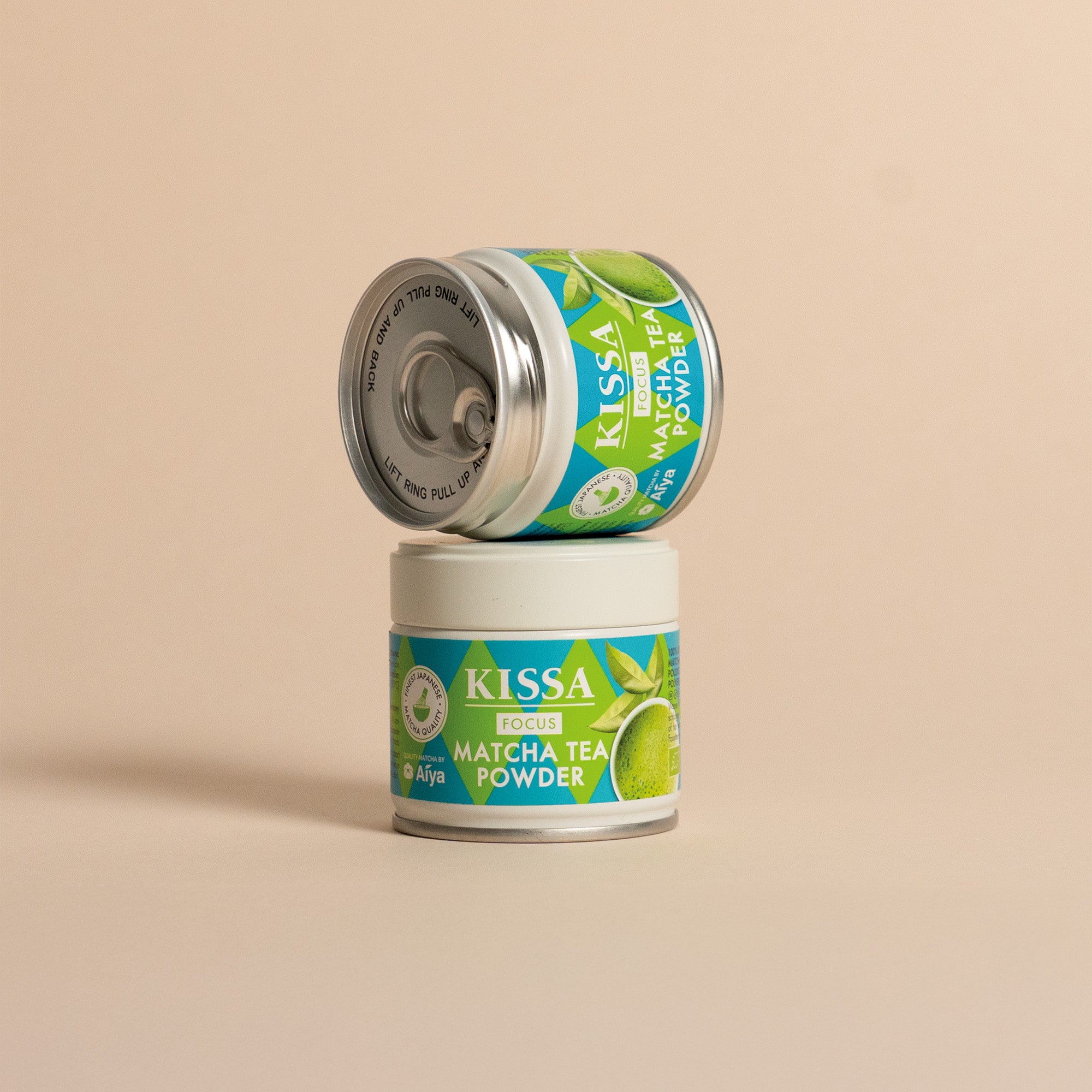 Zwei KISSA Matcha Focus Dosen aufeinander