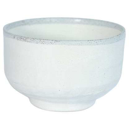 eine weiße Matcha-Schale